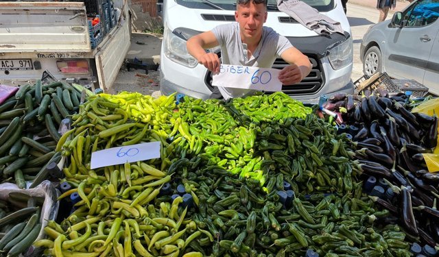 Erbaa Cumartesi Pazarında Yaz Bereketi: Fiyatlar Düştü, Tezgahlar Şenlendi