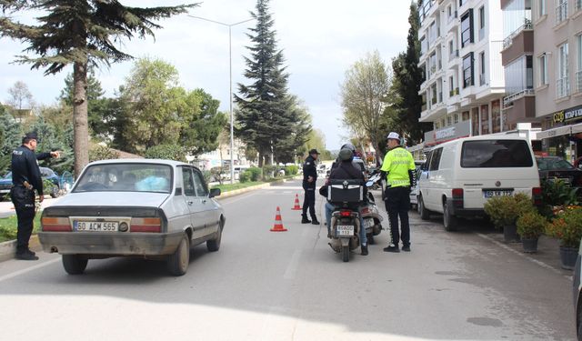 Erbaa’da Trafikte Sıkı Denetim: Polis Kuralları Tek Tek Kontrol Etti