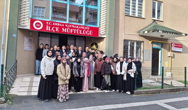 Erbaa’da Gençliğe Rehber Konferans: "İnanç Yolundaki Tuzaklara Dikkat!"