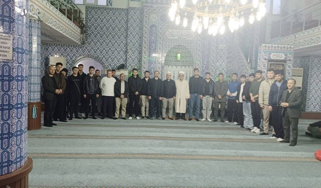 Erbaa’da Gönüller Sabah Namazında Birleşti: "Şehirlerin Kalbi" Çarşı Camii’nde Attı!