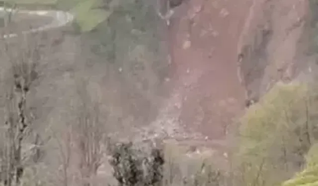 Ardeşen’de Dev Kaya Heyelanla Dereye Yuvarlandı