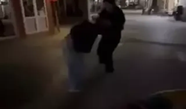 İnegöl’de Genç Kızlar Arasında Saç Saça Kavga Kamerada