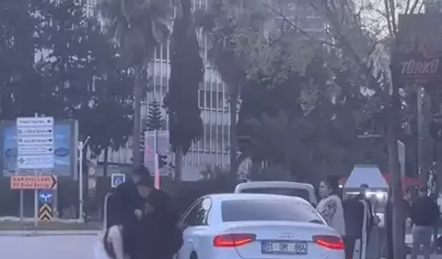 Kadını Araçtan İndirip Yere İttiler, O Anlar Kamerada