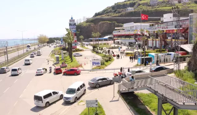 Samsun’da Heyelan Sonrası AVM Girişi Trafiğe Kapatıldı