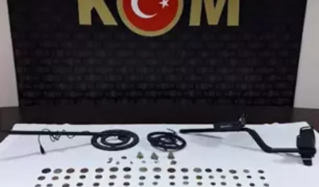 Kınık’ta 203 Tarihi Eser Ele Geçirildi: 1 Gözaltı