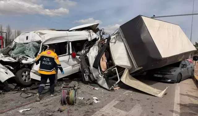 Kırşehir`de  Kamyon Kazası: 1’i Ağır 5 Yaralı