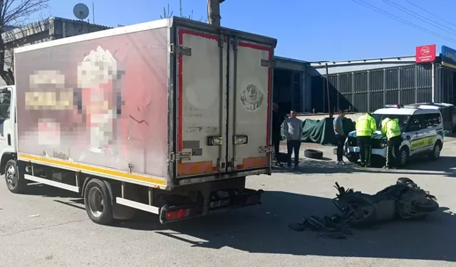 Burdur’da Kamyonet ile Motosiklet Çarpıştı: 1 Yaralı