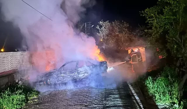 Keşan’da Park Halindeki Otomobil Alev Alev Yandı