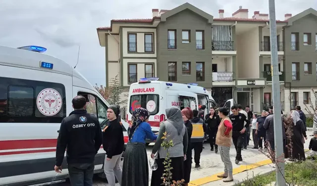 Yeşilyurt’ta Apartman Yangını: 3 Kişi Dumandan Etkilendi