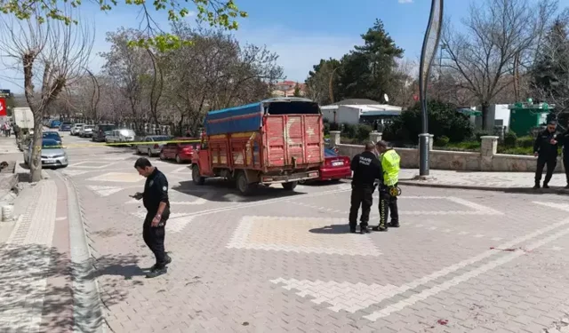 Kamyonet Kazası: 3 Yaşındaki Çocuk Hayatını Kaybetti