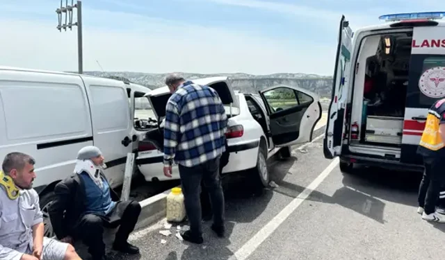 Besni’de İki Otomobil Çarpıştı: 6 Yaralı