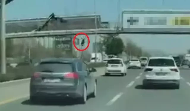 Üst Geçitten Düşen İşçi Otomobil Çarpmasıyla Öldü