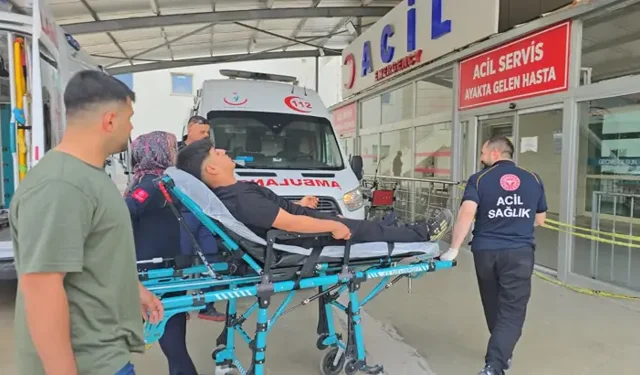 Kozan’da Otomobil İle Elektrikli Bisiklet Çarpıştı: 3 Yaralı