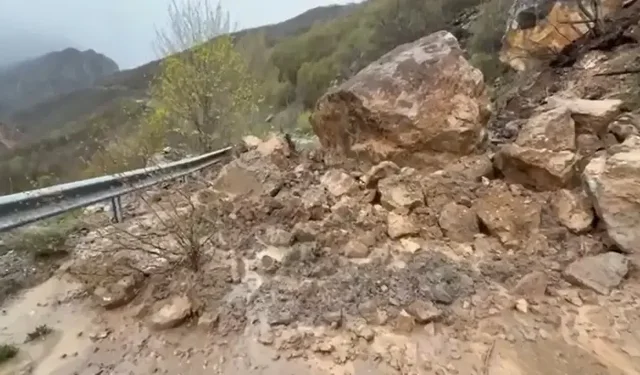 Hafik’te Heyelan: Köy Yolları Ulaşıma Kapandı