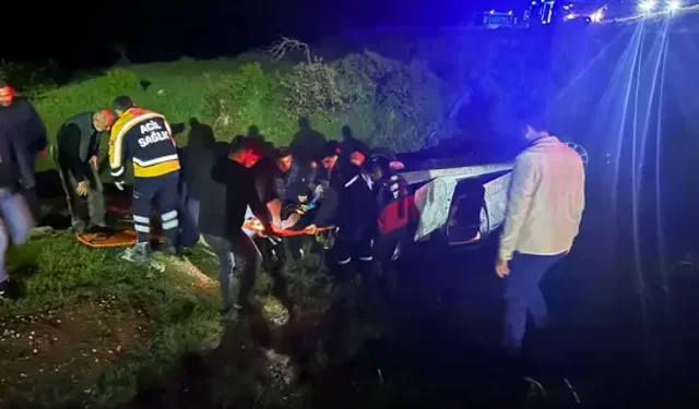 Cenaze Yolunda Otomobil Şarampole Yuvarlandı, 4 Yaralı