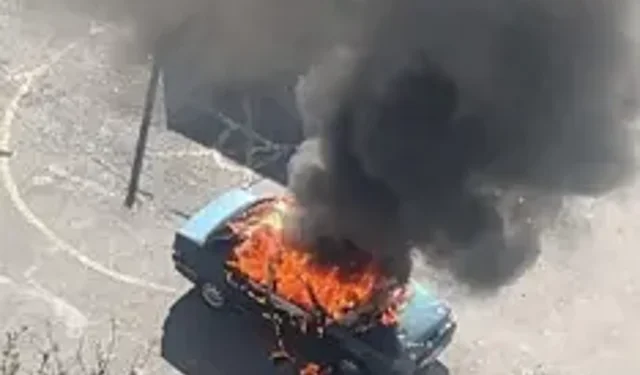 Kağıthane’de Park Halindeki Otomobil Alev Alev Yandı