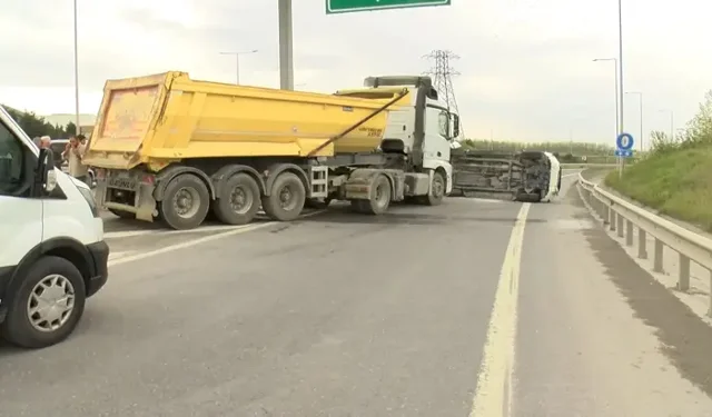 Başakşehir’de Kamyonet ile Hafriyat Kamyonu Çarpıştı