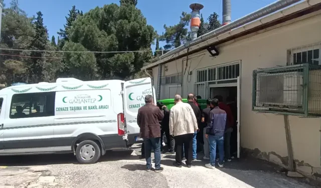 Komşu Dehşeti: 21 Yaşındaki Genç Bıçaklanarak Öldürüldü
