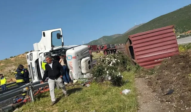 Nurdağı’nda Korkutan Kaza: Tır Bariyerlere Çarparak Devrildi