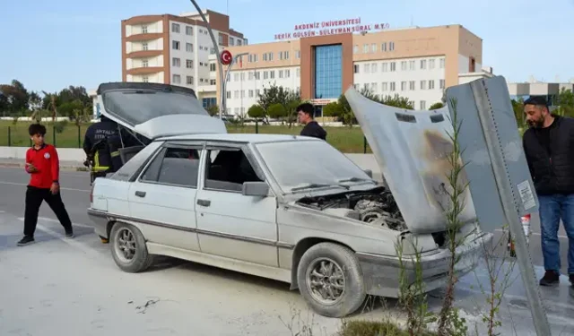 Serik’te Seyir Halindeki Otomobil Yandı
