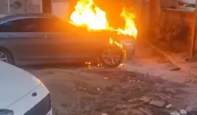 Batman’da Park Halindeki Otomobil Yandı