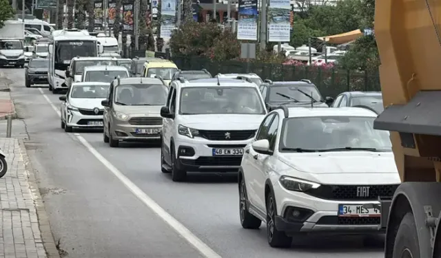 Bodrum'da Bayram Yoğunluğu 24 Saatte 20 Bin Araç Giriş Yaptı