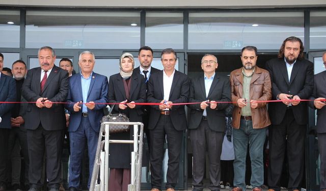 Erbaa Coşkun Önder Anadolu Lisesi’nde Bilim Rüzgarı: TÜBİTAK 4006 Bilim Fuarı Açıldı