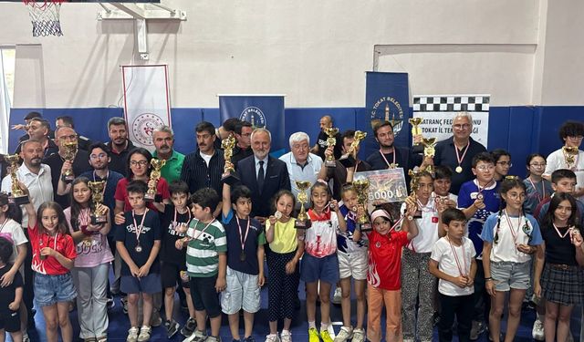 Tokat’ta Atatürk’ün Gelişinin 107. Yılına Özel Satranç Turnuvası Sona Erdi