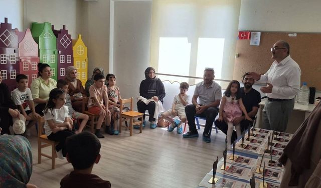 Erbaa'da Minik Öğrencilerin Mezuniyet Ve Karne Sevinci
