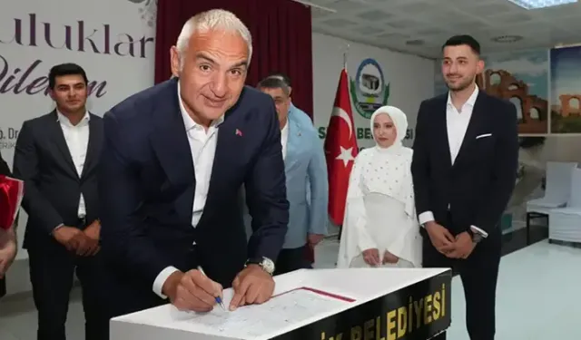 Bakan Ersoy, Antalyalı Çiftin Nikâh Şahidi Oldu
