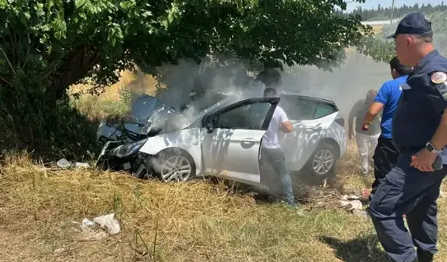 Feci Kaza: Ağaca Çarpan Otomobildeki 4 Kişi Ağır Yaralandı
