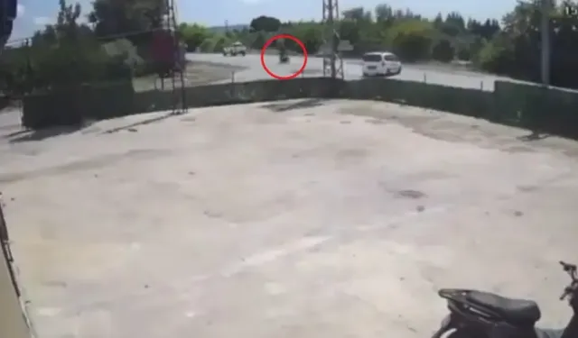 Hatay’da Motosiklet ile Hafif Ticari Araç Çarpıştı: 2 Kişi Yaralandı