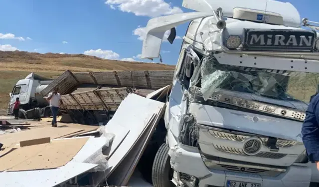 Ham Petrol Yüklü Tanker İle TIR Çarpıştı: 2 Yaralı