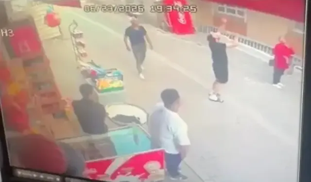8'inci Kattan Düşen Yavru Kediyi Şemsiyeyle Kurtardılar