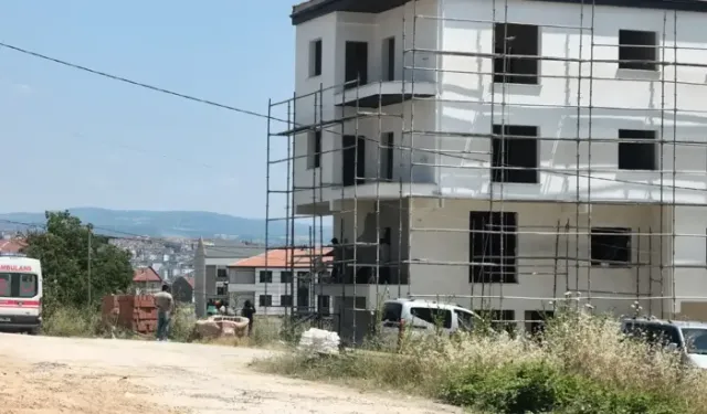 İnşaat İskelesinden Düşen Sıva Ustası Ağır Yaralandı