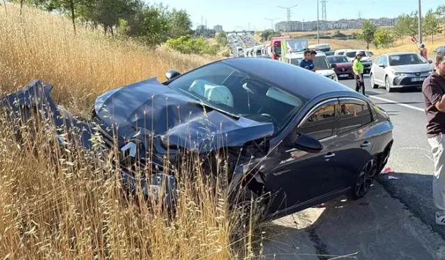 Çorlu'da İki Otomobilin Karıştığı Kazada; 2 Yaralı
