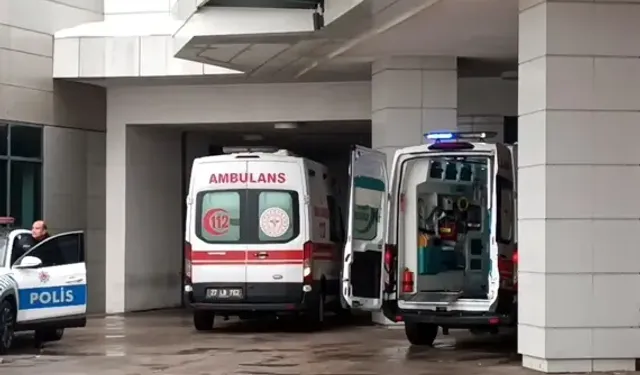 Parkta Bıçaklanan Lise Öğrencisi Ağır Yaralandı