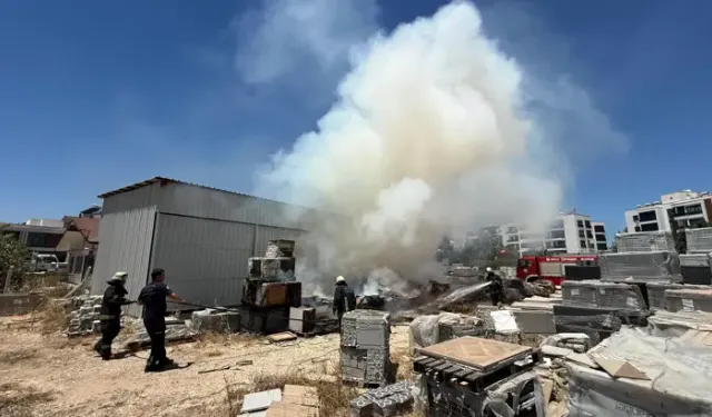 Seramik Deposu Bahçesindeki Yangını İtfaiye Söndürdü