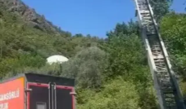 Ev Taşıma Sırasında Yük Asansörü Elektrik Hattının Üzernie Düştü; 2 Ölü