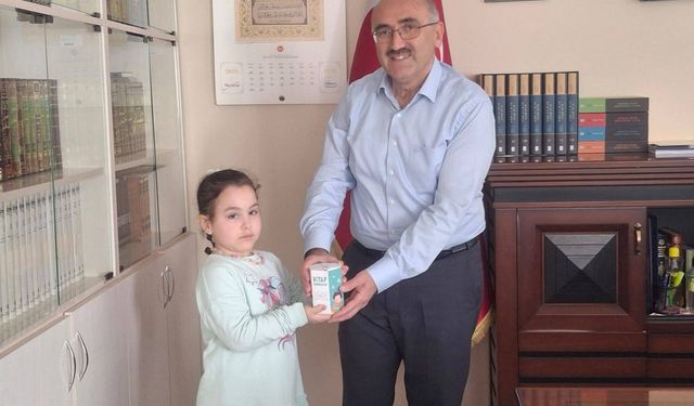 Minik Hiranur’dan Büyük Yürek: Kumbarasını Yeni Akademi İçin Bağışladı