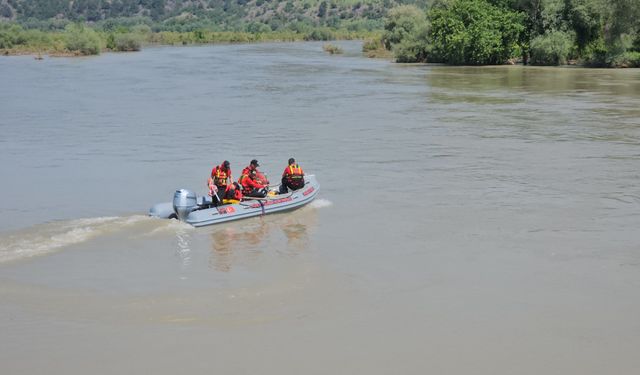 Düştükleri Kelkit Çayı’nda Kaybolan 2 Kişiden Oğuz’un Cansız Bedeni Bulundu