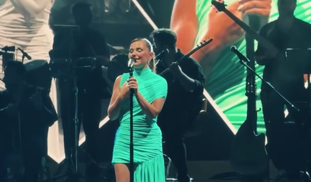 Merve Özbey, Erbaa Yaprak Festivali'ne Muhteşem Final Yaptı