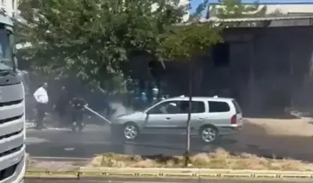 Dicle'de Seyir Halindeki Otomobil Yandı