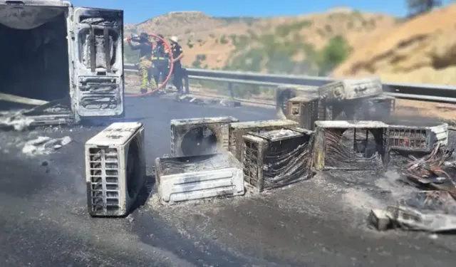 Bingöl’de Klima Yüklü Minibüs Yandı