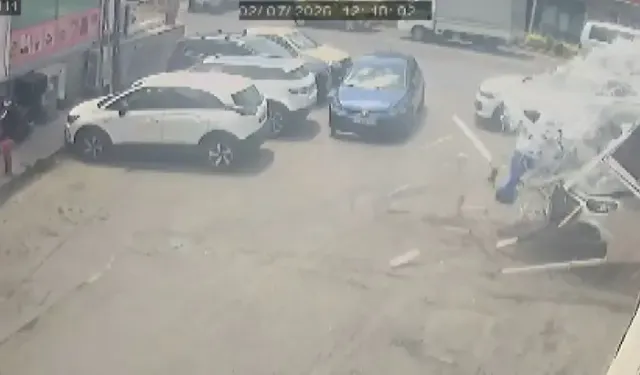 Fren Yerine Gaza Basan Cip Sürücüsü 5 Araca Çarptı; Kaza Kamerada