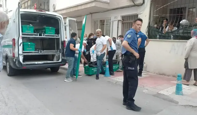 Kötü Koku Gelen Evde, Kardeşinin Cesediyle 2 Gün Yaşamış