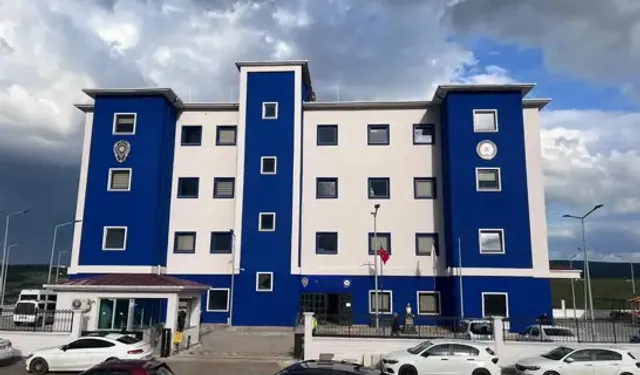 Edirne’de TIR’ın Dorsesinde 10 Kaçak Göçmen Yakalandı