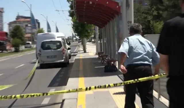Durakta Unutulan Çanta Fünyeyle Patlatılmak Üzereyken Sahibi Koşarak Geldi
