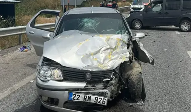 Otomobil İle Hafif Ticari Araç Çarpıştı: 6 Yaralı