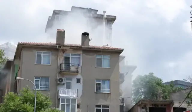 4 Katlı Binanın Apartman Boşluğunda Çıkan Yangın Söndürüldü